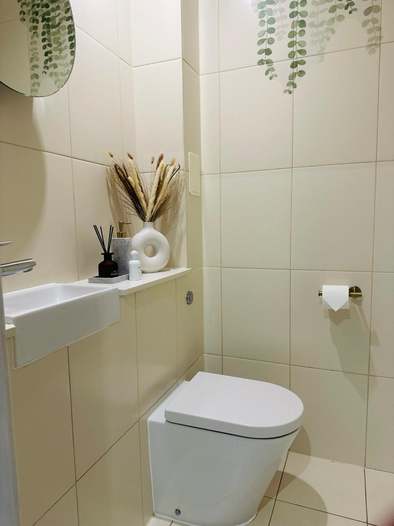 Stylish, Modern Apartment In Central Лондон Екстериор снимка