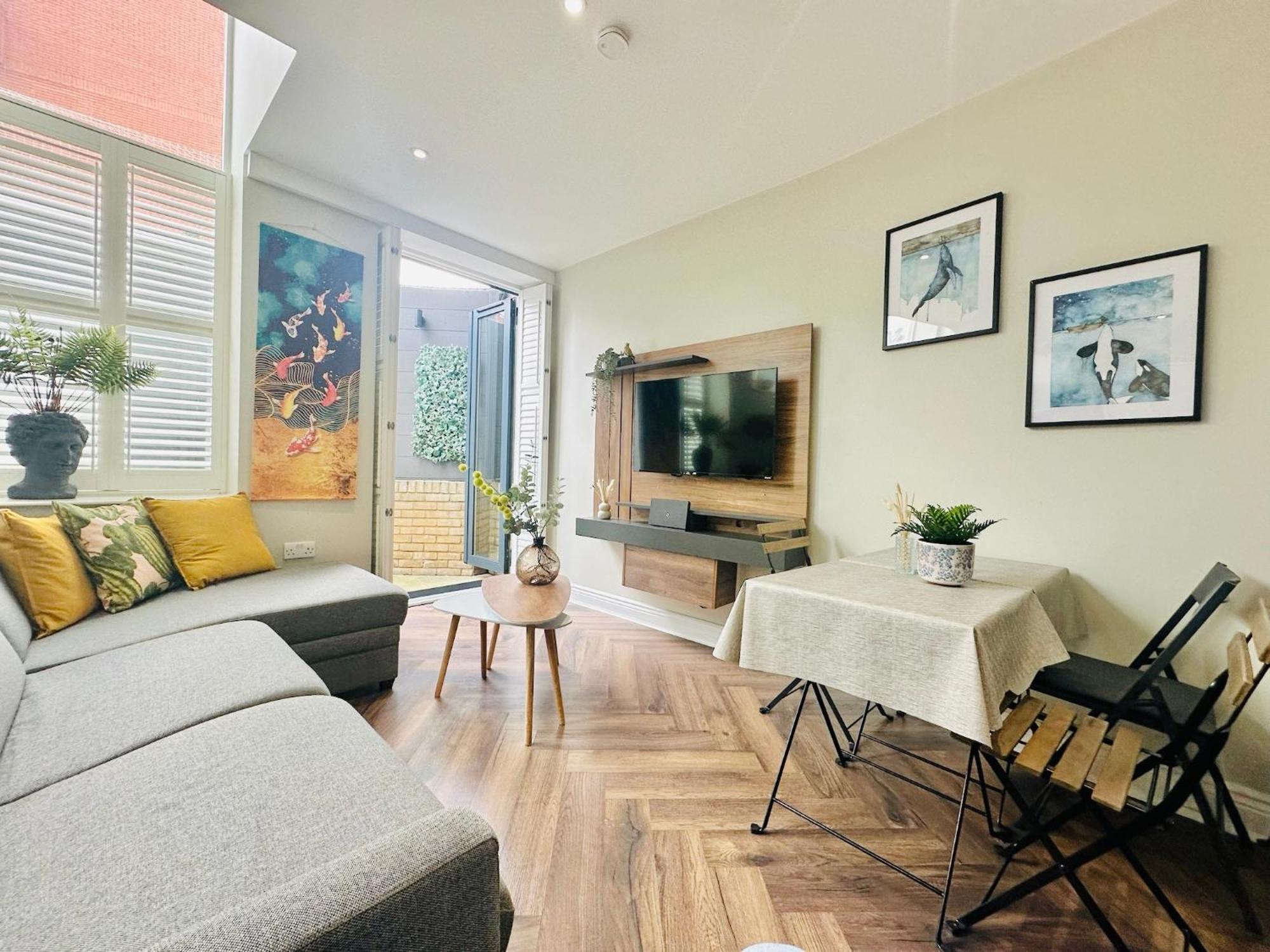 Stylish, Modern Apartment In Central Лондон Екстериор снимка